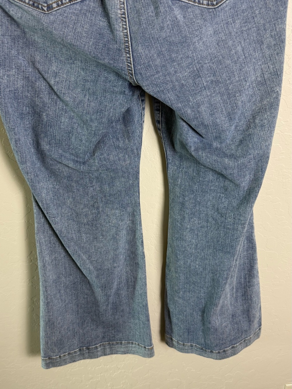 Torrid Bombshell High Rise Flare Jean 14S Short 13674254 - Picture 6 of 16